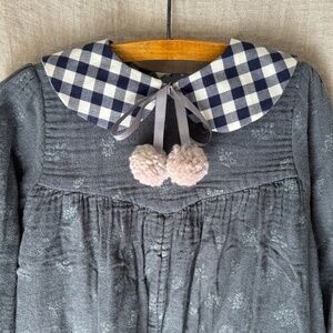 Peter Pan collar with pom poms. Chequered pattern 4 - 9 years old. New
